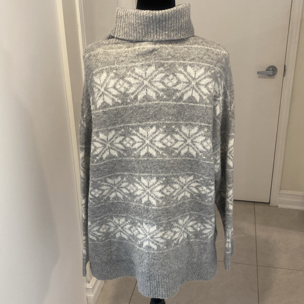 Cupcakes & Cashmere long sleeved turtle neck sweater in  Gray & White SIZE large - Picture 3 of 12
